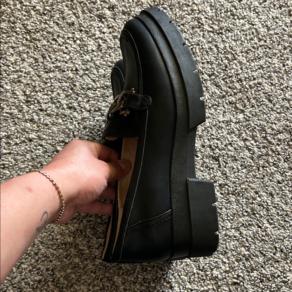SOUL Naturalizer Black Loafers with Gold Chain - Picture 6 of 9